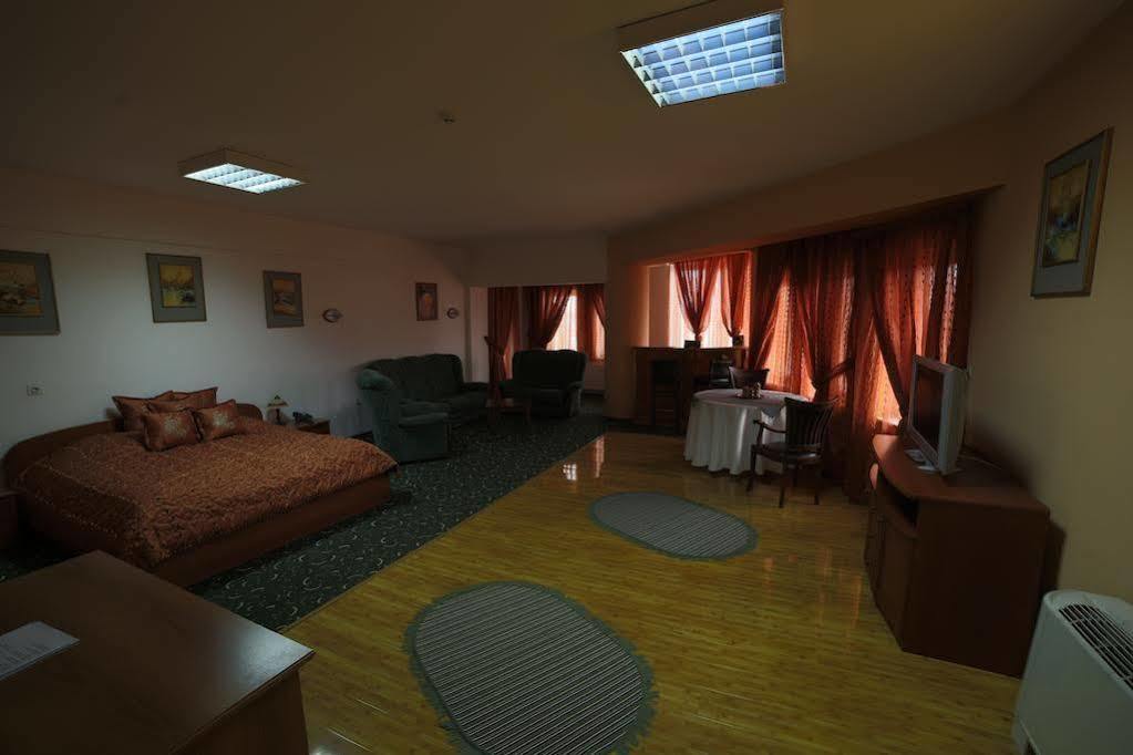 Hotel Kristal Palas Prilep Exterior photo